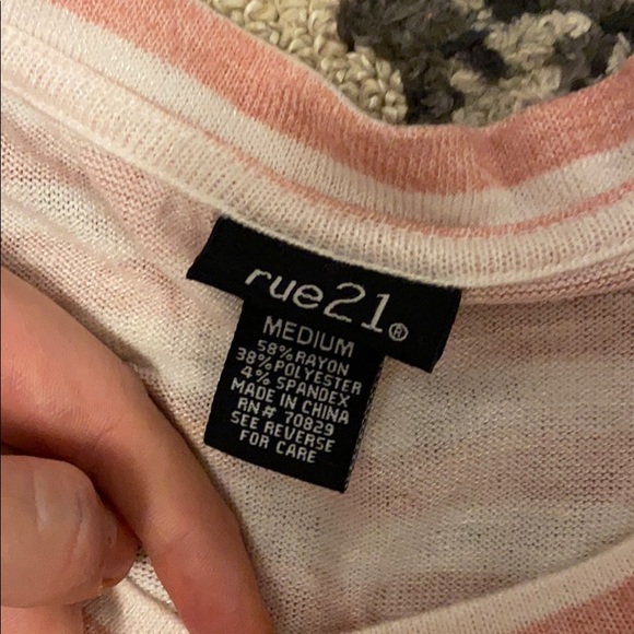 Crop top - Picture 2 of 3